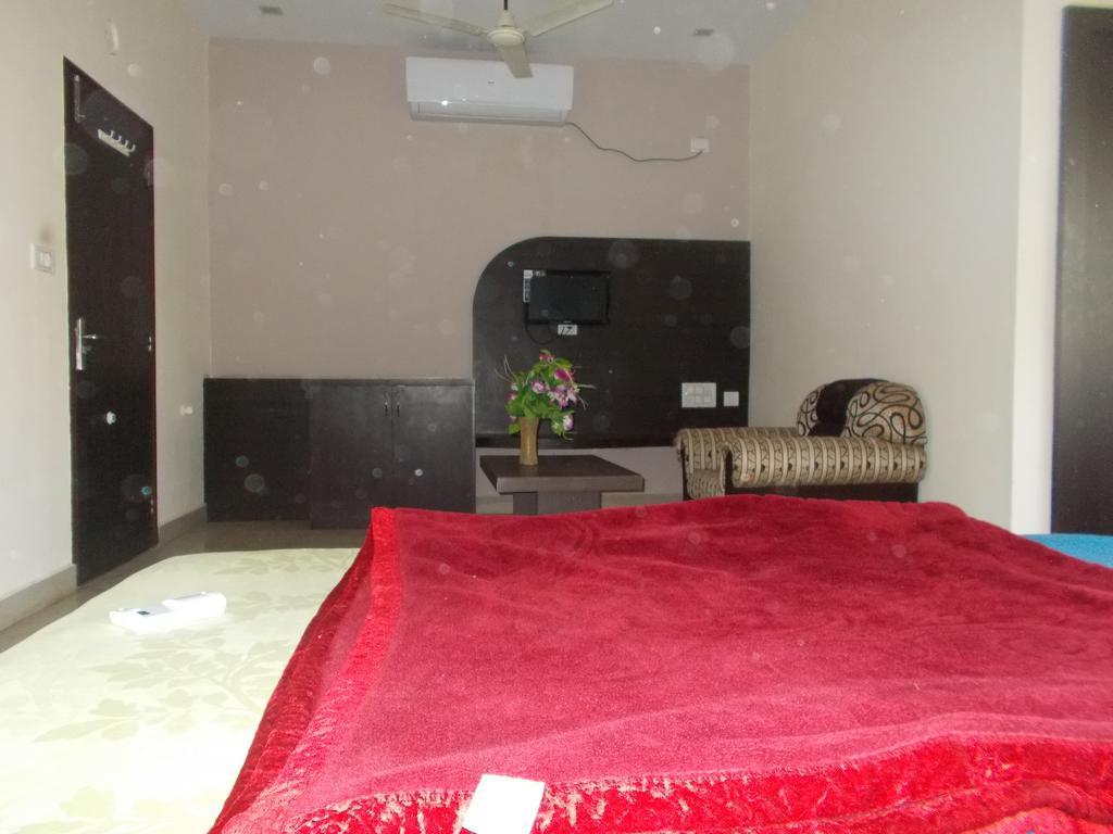 Hotel Rudraksh Virani Luaran gambar