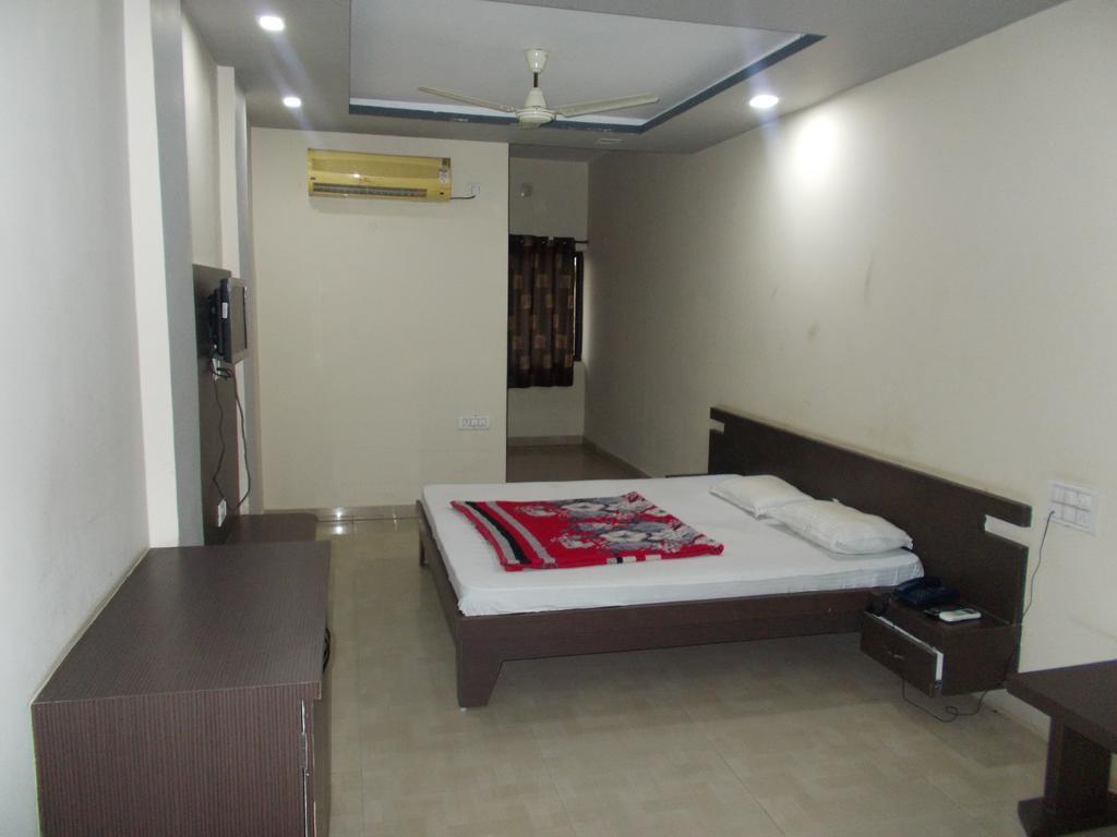 Hotel Rudraksh Virani Luaran gambar