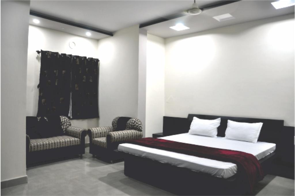 Hotel Rudraksh Virani Luaran gambar